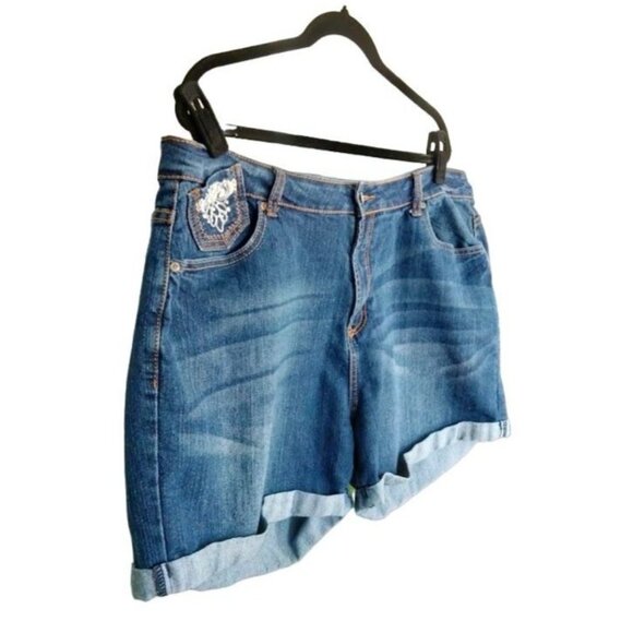Kiss Therapy Denim Shorts Size 22 Embroidered Pockets Cuffed Hem Stretch - Picture 3 of 9